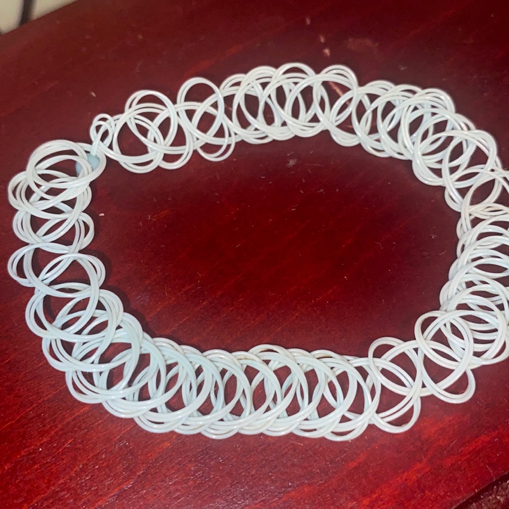 stretchable choker